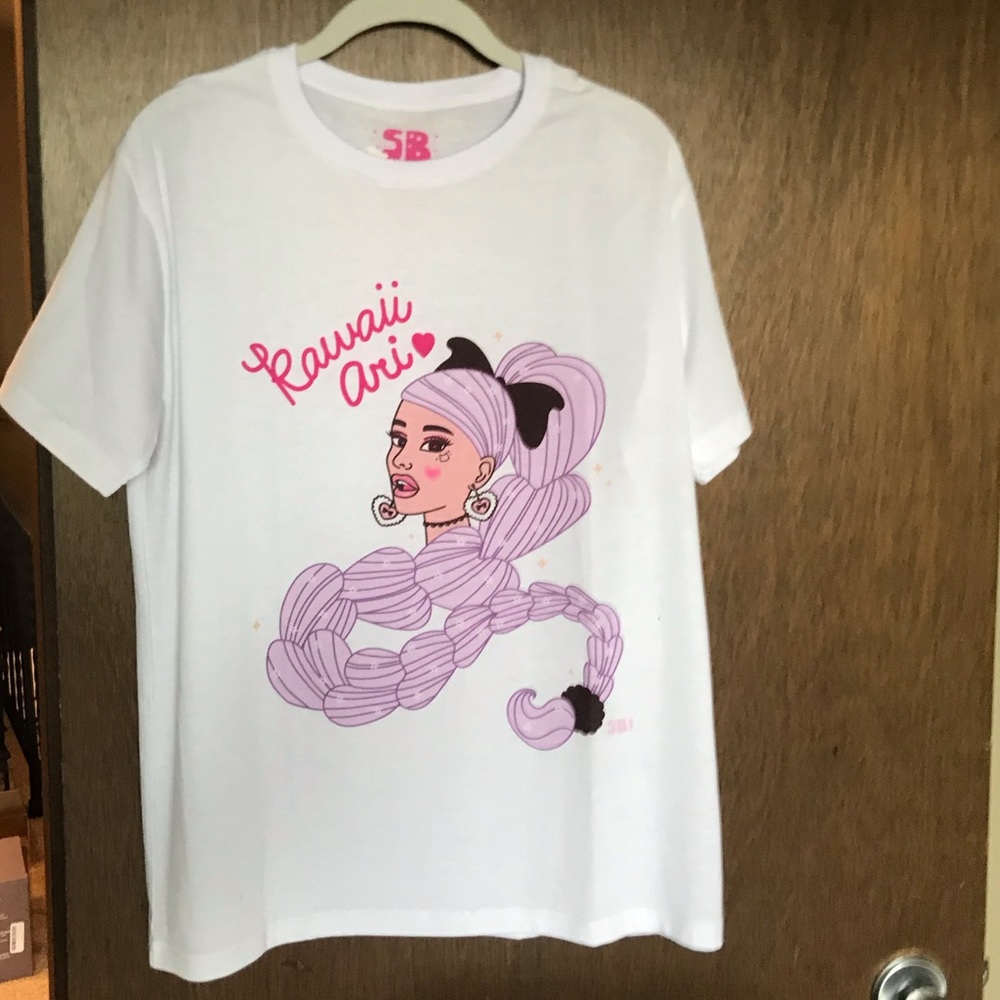 Sprinkle Bat art - Kawaii Ari (Ariana Grande) Tshirt